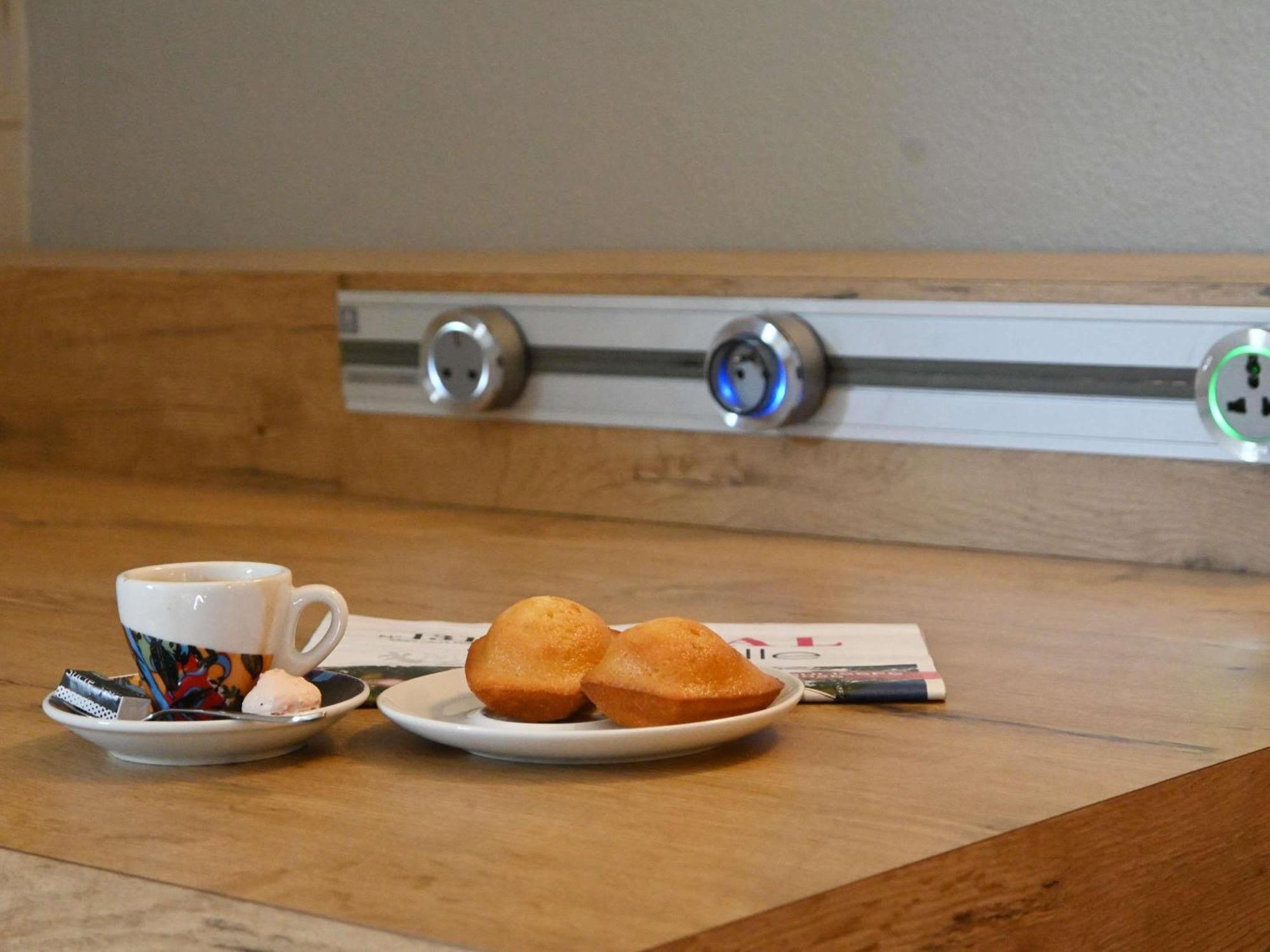 Ibis Laval Le Relais D'Armor Hotel Changé Eksteriør billede