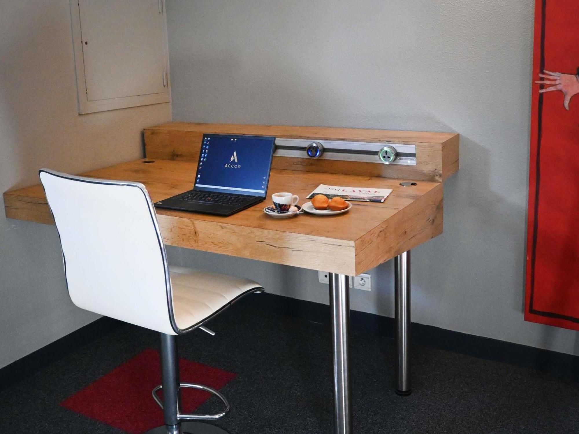 Ibis Laval Le Relais D'Armor Hotel Changé Eksteriør billede