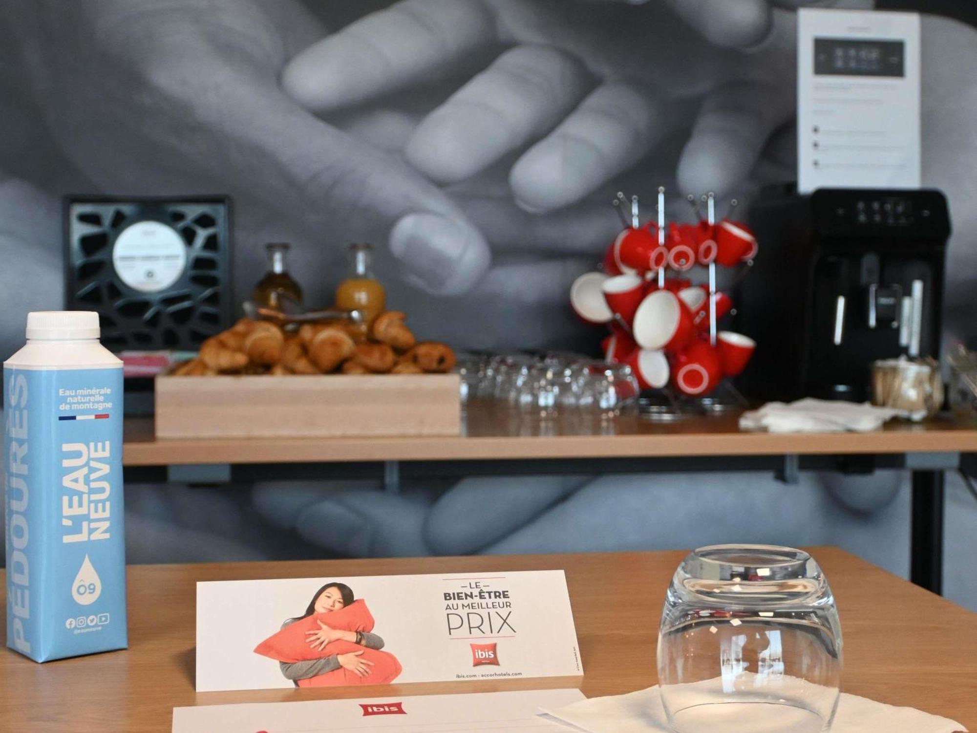 Ibis Laval Le Relais D'Armor Hotel Changé Eksteriør billede
