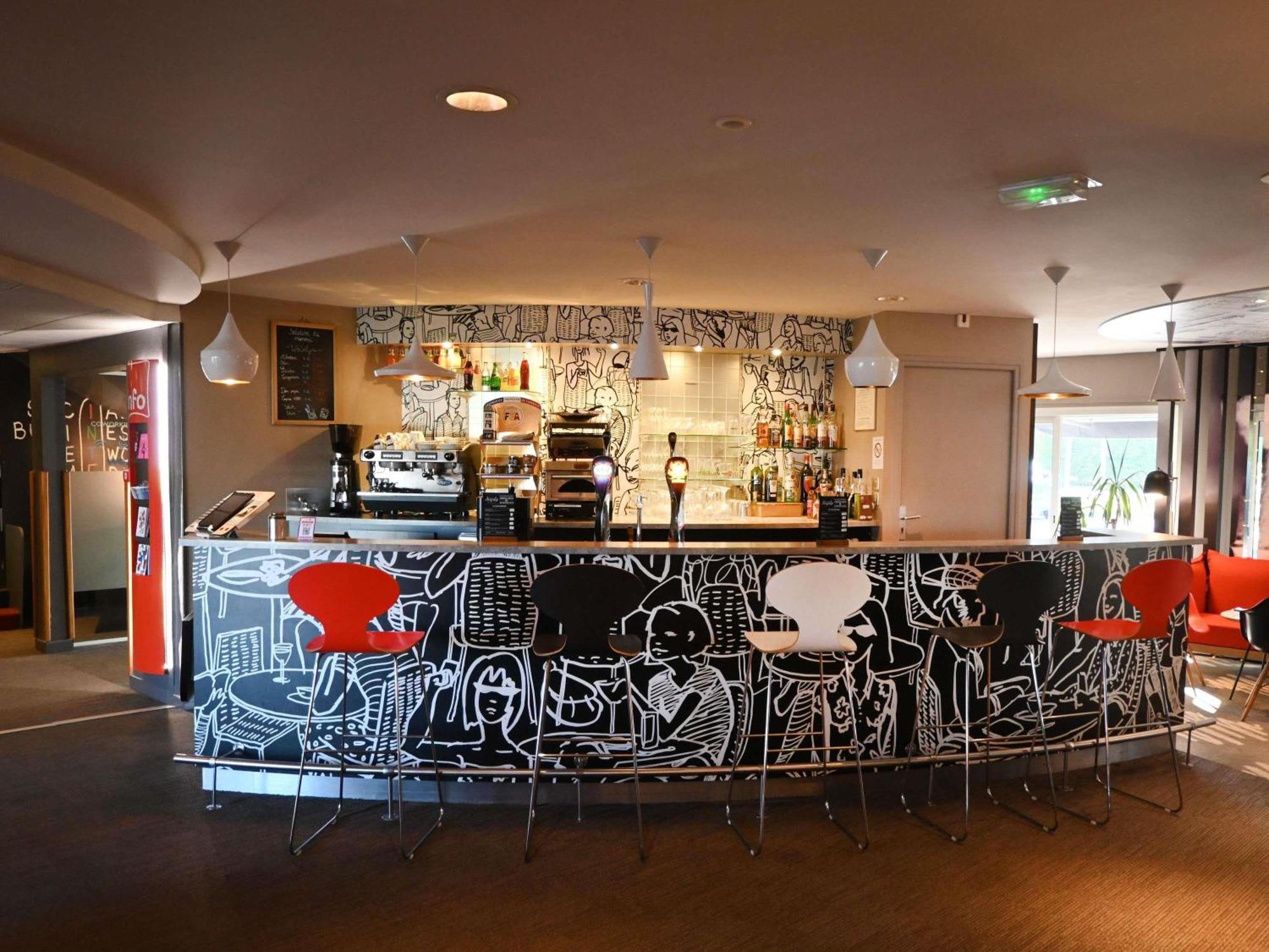 Ibis Laval Le Relais D'Armor Hotel Changé Eksteriør billede