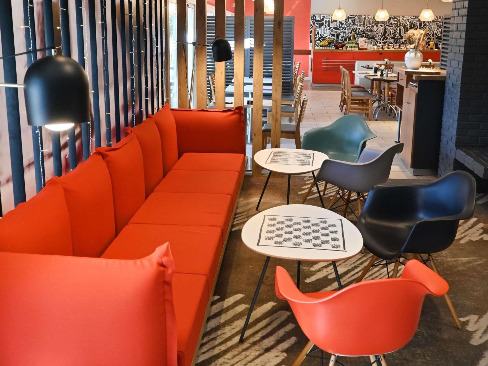 Ibis Laval Le Relais D'Armor Hotel Changé Eksteriør billede