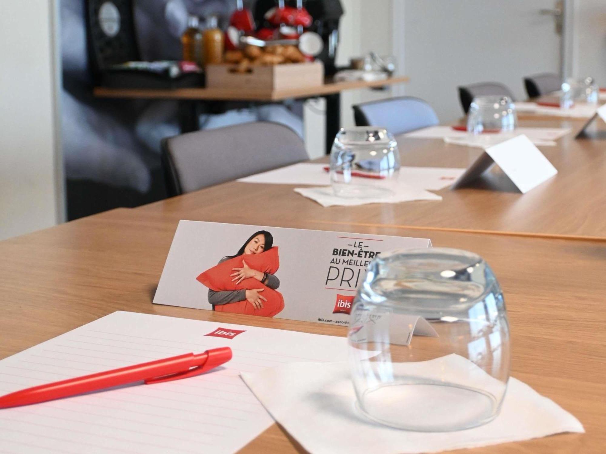 Ibis Laval Le Relais D'Armor Hotel Changé Eksteriør billede