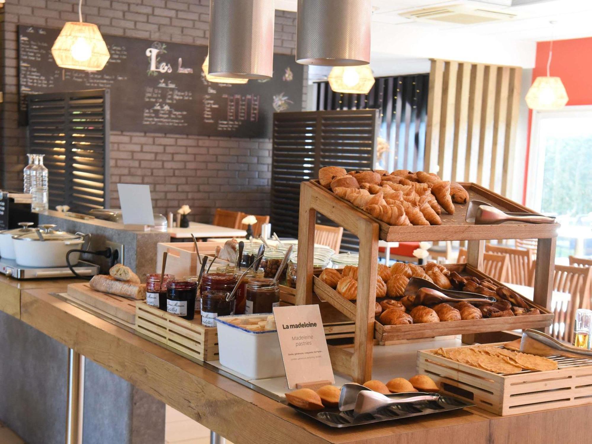 Ibis Laval Le Relais D'Armor Hotel Changé Eksteriør billede